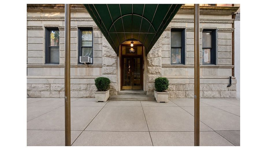 96 Perry Street #B5C