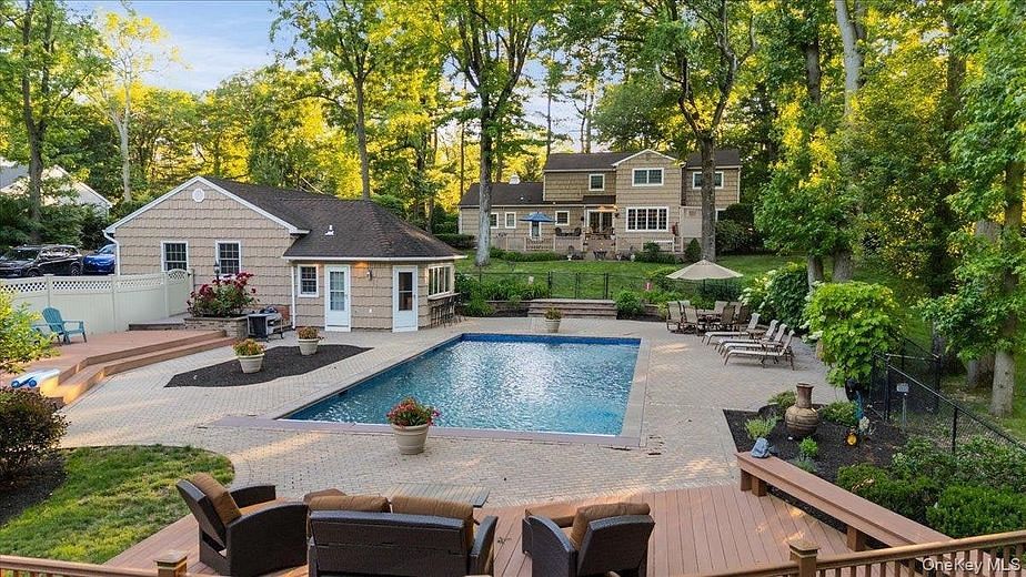 96 Plainview Road