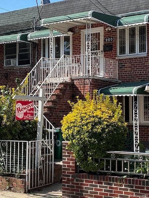 960 E 101st Street
