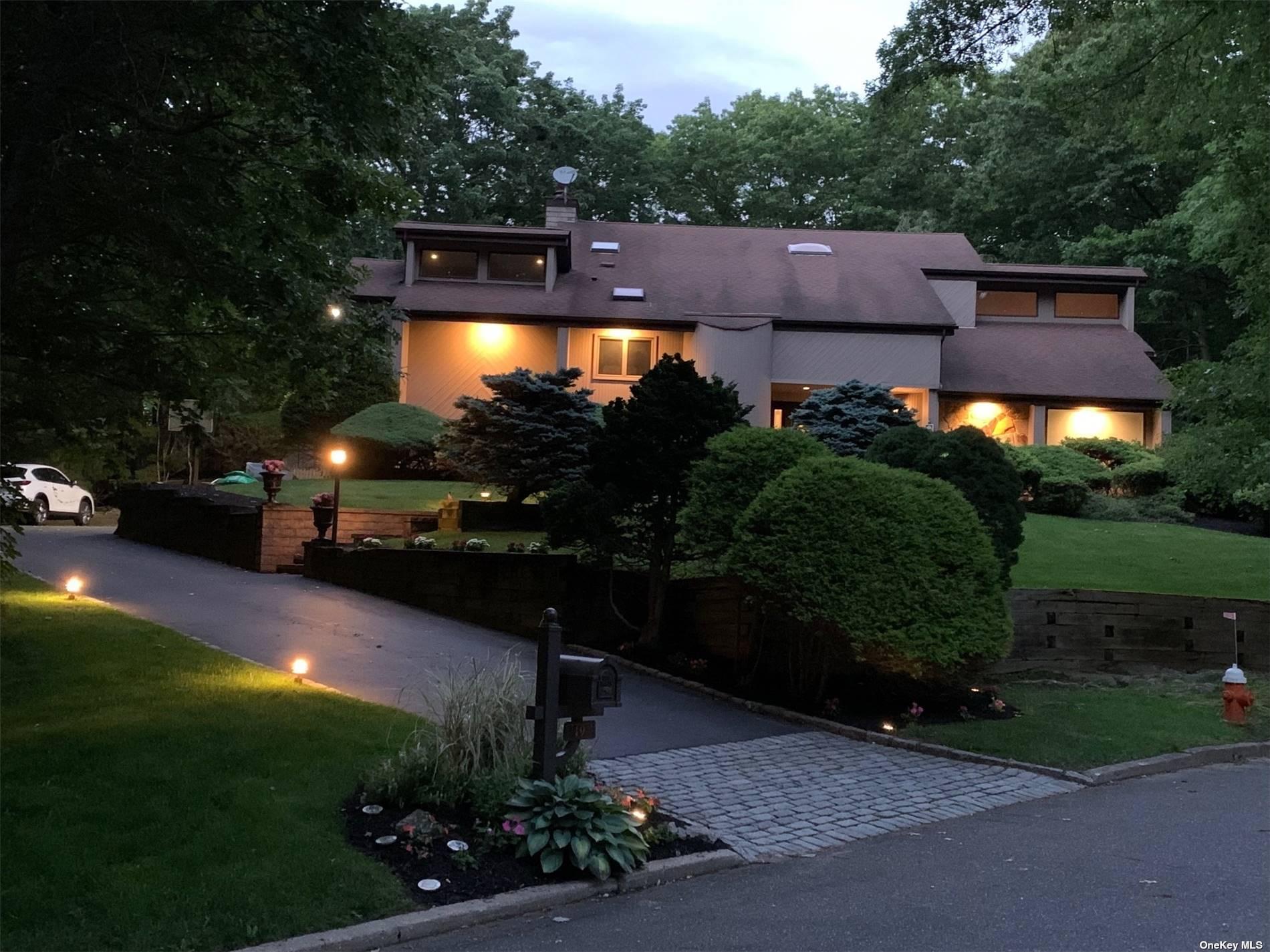 19 Brothers Court in Long Island, Dix Hills, NY 11746