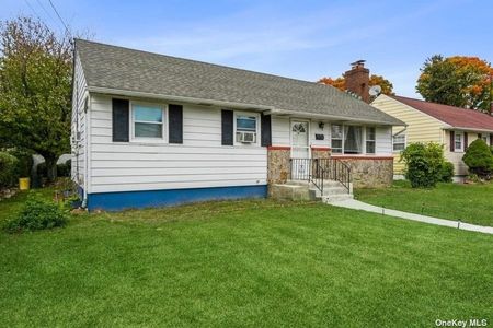 Image 1 of 22 for 9 Windsor Street in Long Island, Hicksville, NY, 11801