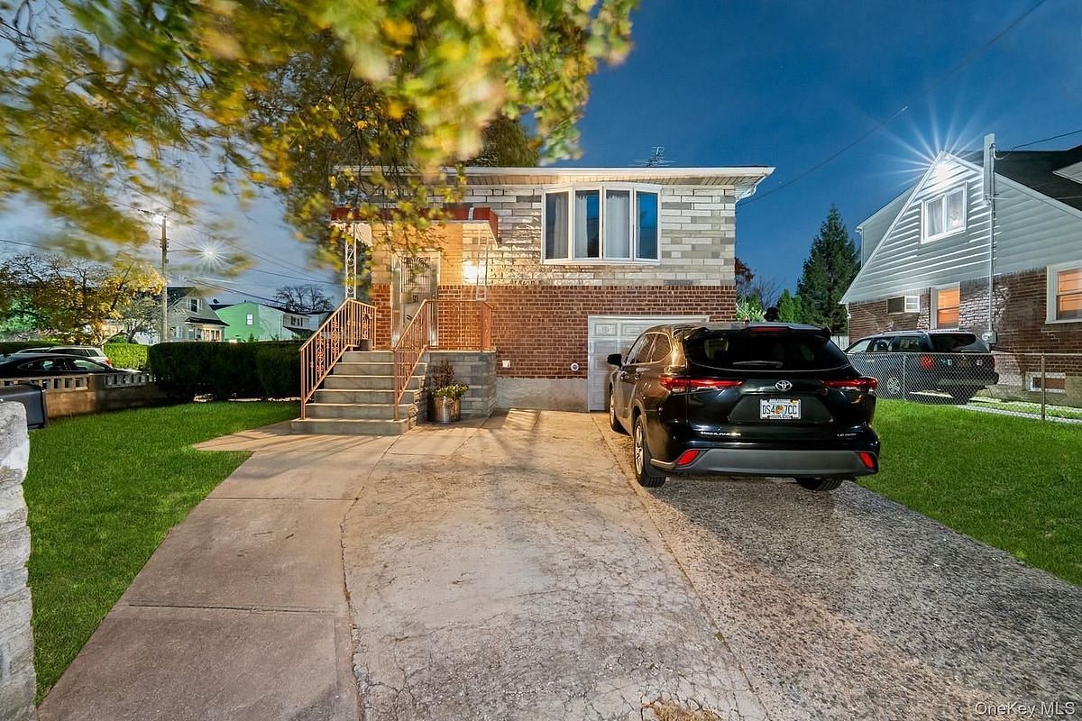 Image 1 of 33 for 97 Arlington Avenue in Long Island, Hempstead, NY, 11580