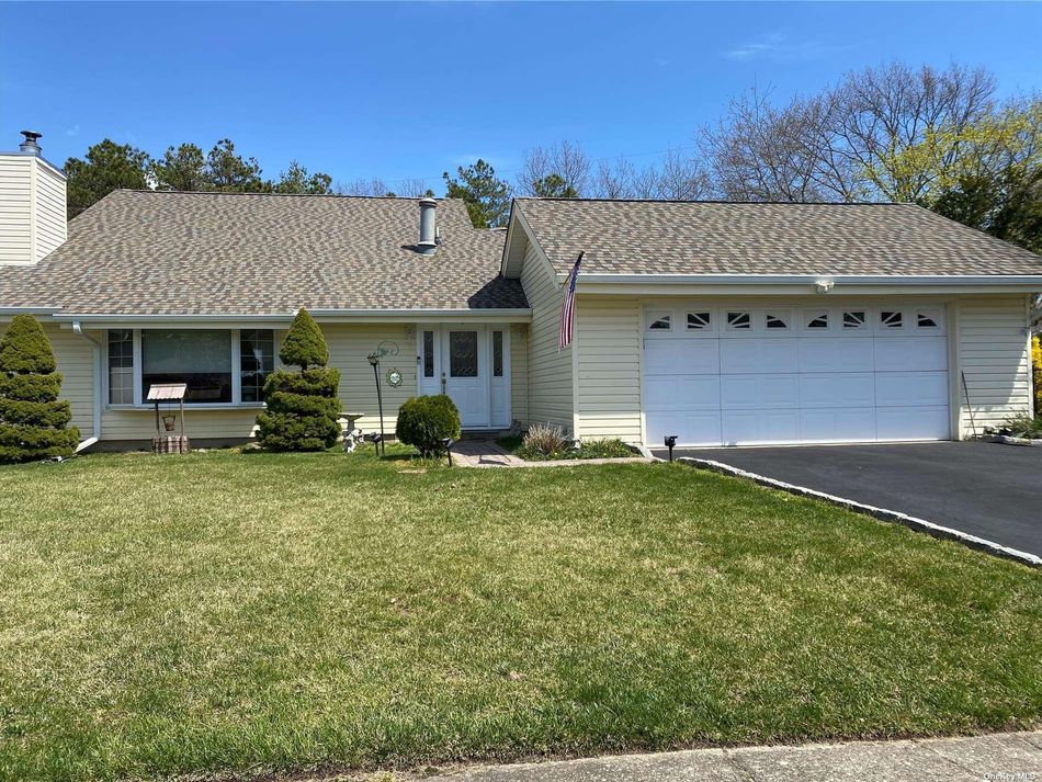 Image 1 of 31 for 56 Summerwood Road in Long Island, Holbrook, NY, 11741