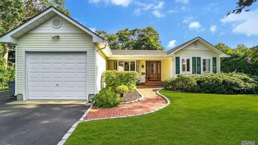 Image 1 of 27 for 44 Dixie Ln in Long Island, East Islip, NY, 11730