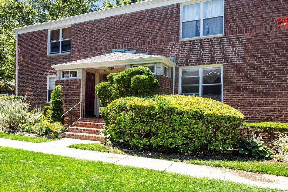 Image 1 of 10 for 99 Edwards Street #1C in Long Island, Roslyn Heights, NY, 11577