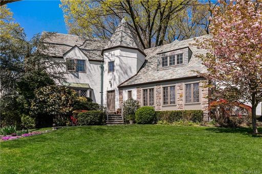 Image 1 of 36 for 8 Huguenot Drive in Westchester, Mamaroneck, NY, 10538