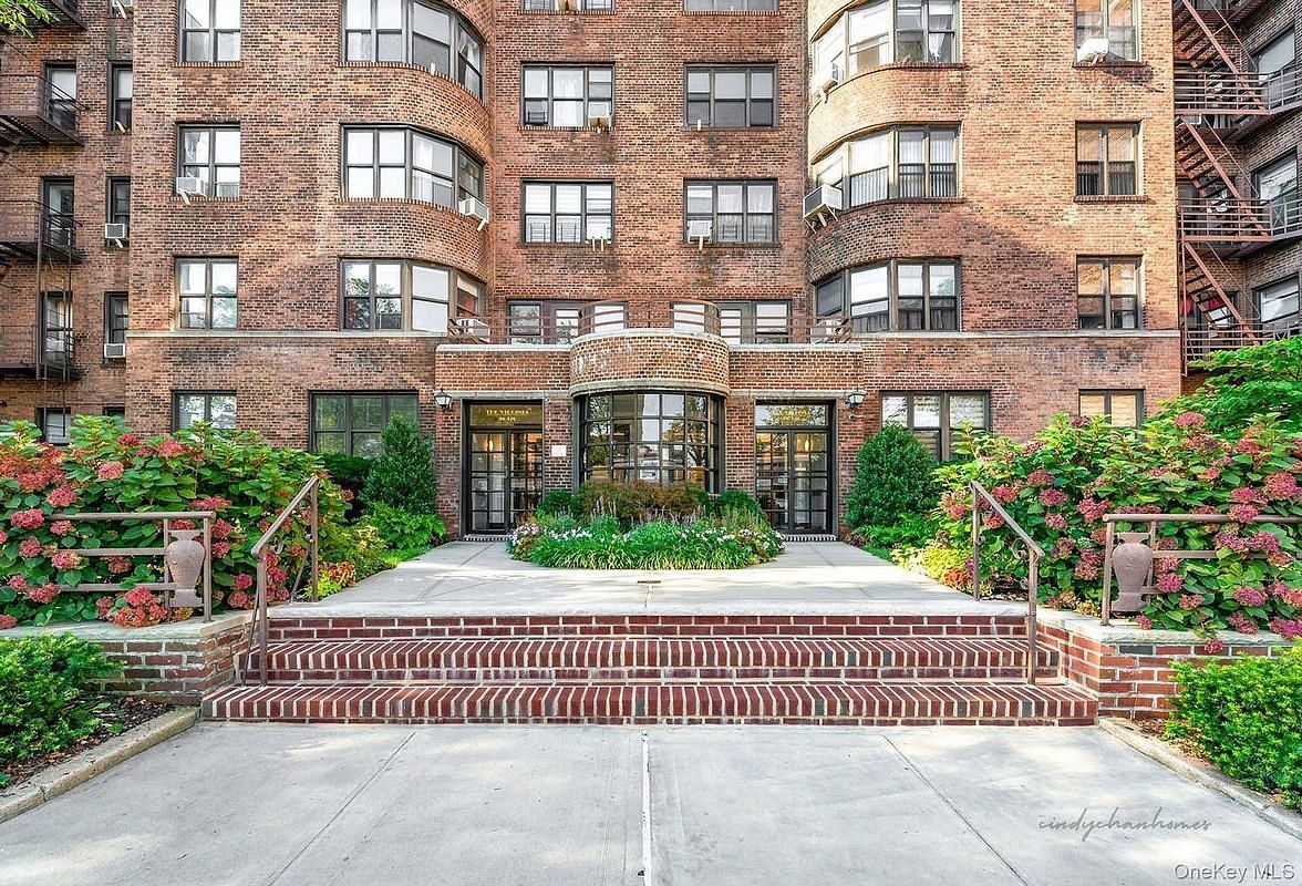 Image 1 of 32 for 98-120 Queens Boulevard #5/D in Queens, Rego Park, NY, 11374