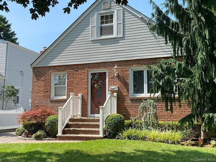 98 Albertson Place