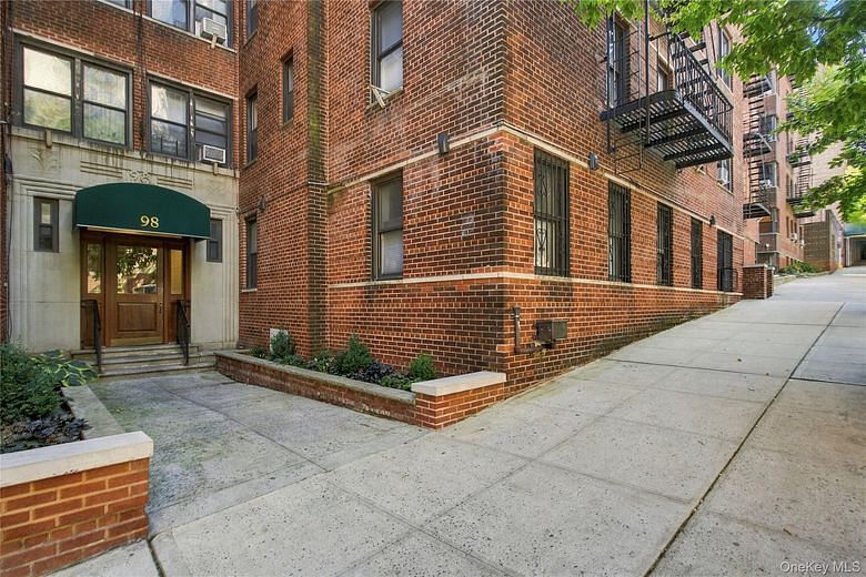 98 Park Terrace East #2C