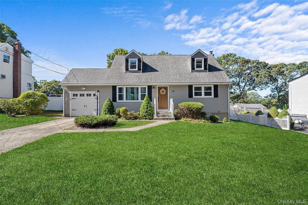 Image 1 of 32 for 98 Paula Boulevard in Long Island, Brookhaven, NY, 11784