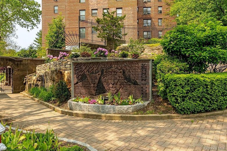 98 Pearsall Drive #1A