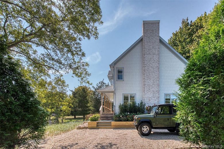 980 Manhanset Avenue