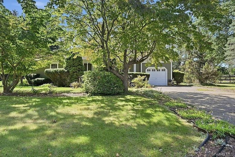 985 Silver Colt Road
