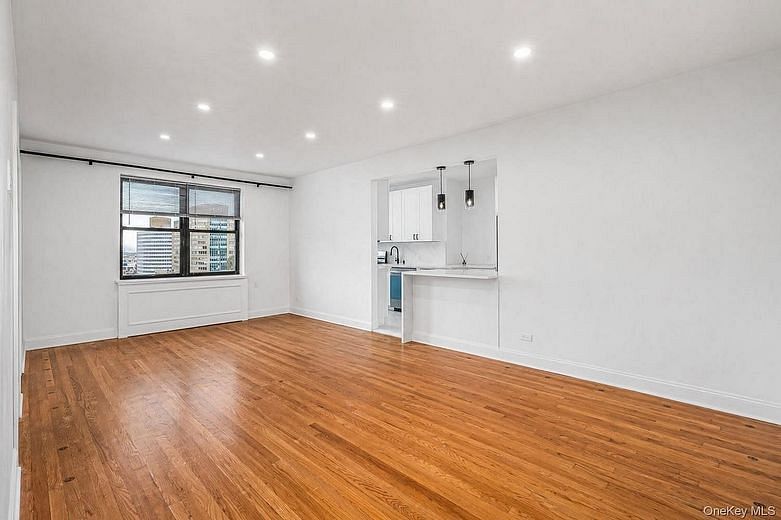 9876 Queens Boulevard #6L