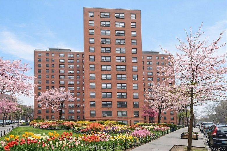99-72 66 Road #5AA