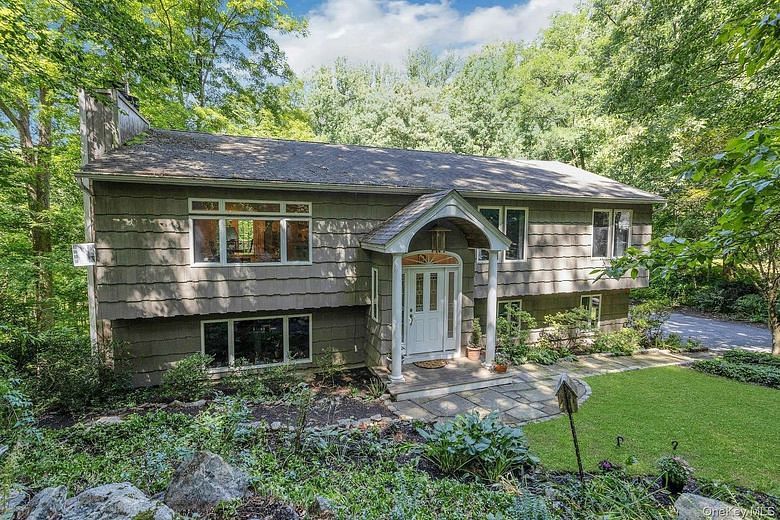 99 Lakeside Drive