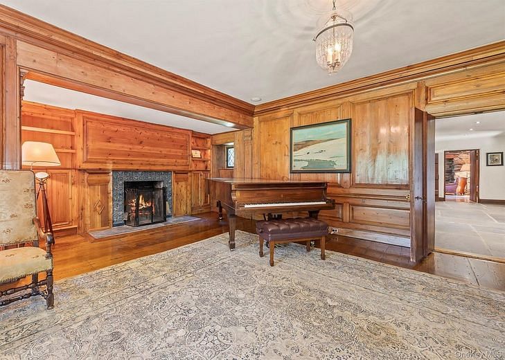 99 Quaker Bridge Road