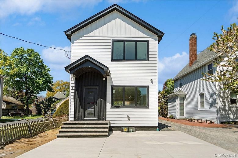 994 Singleton Avenue