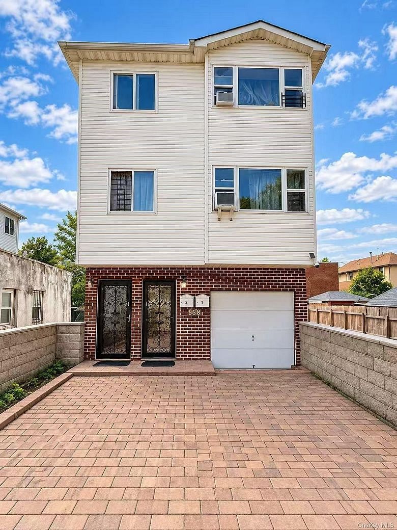 998 Crescent Street