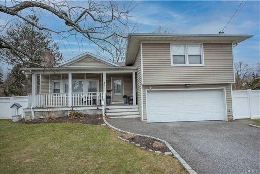 Image 1 of 32 for 6 Wagstaff Ln in Long Island, West Islip, NY, 11795