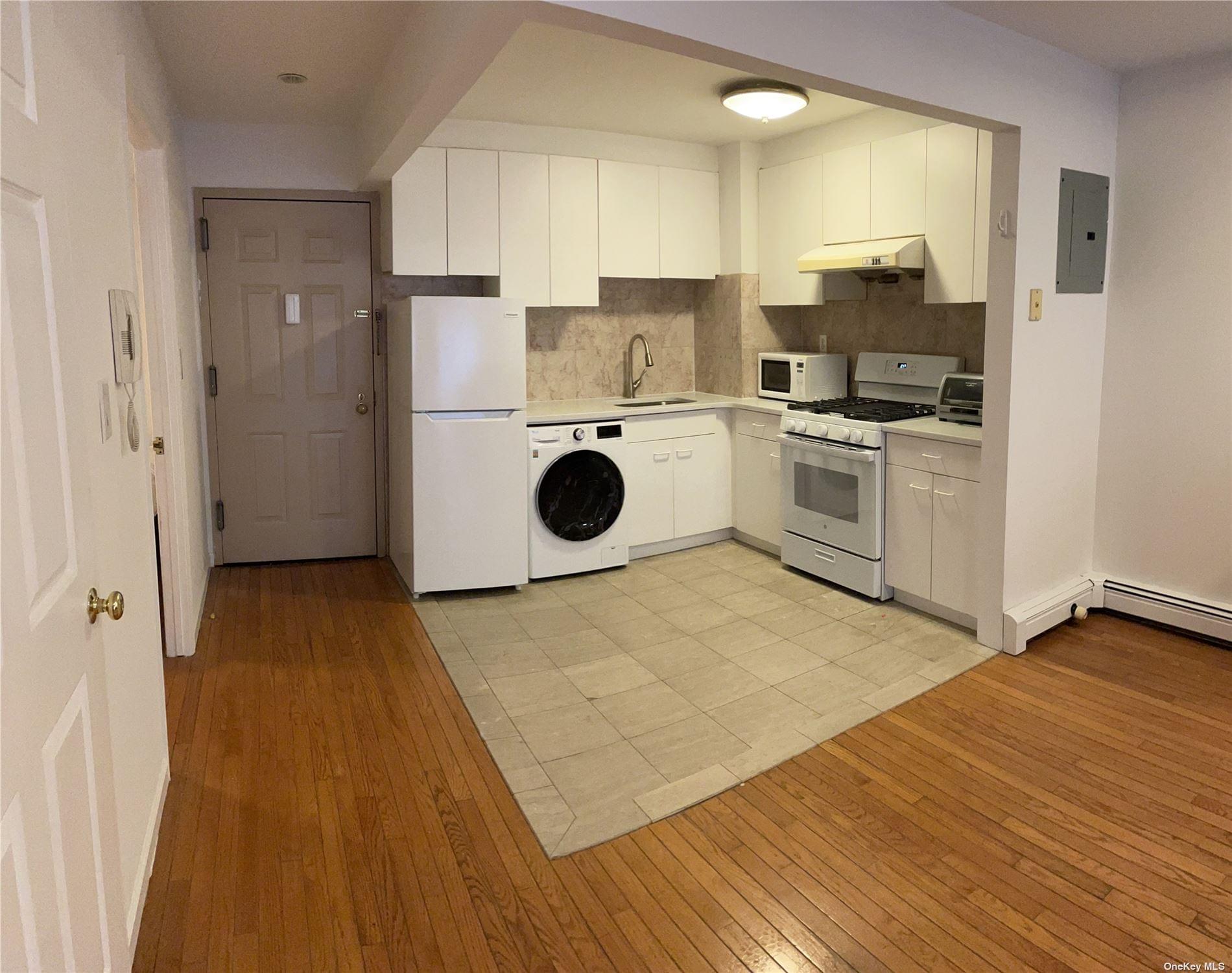 42-31 Colden Street #R6G in Queens, Flushing, NY 11355