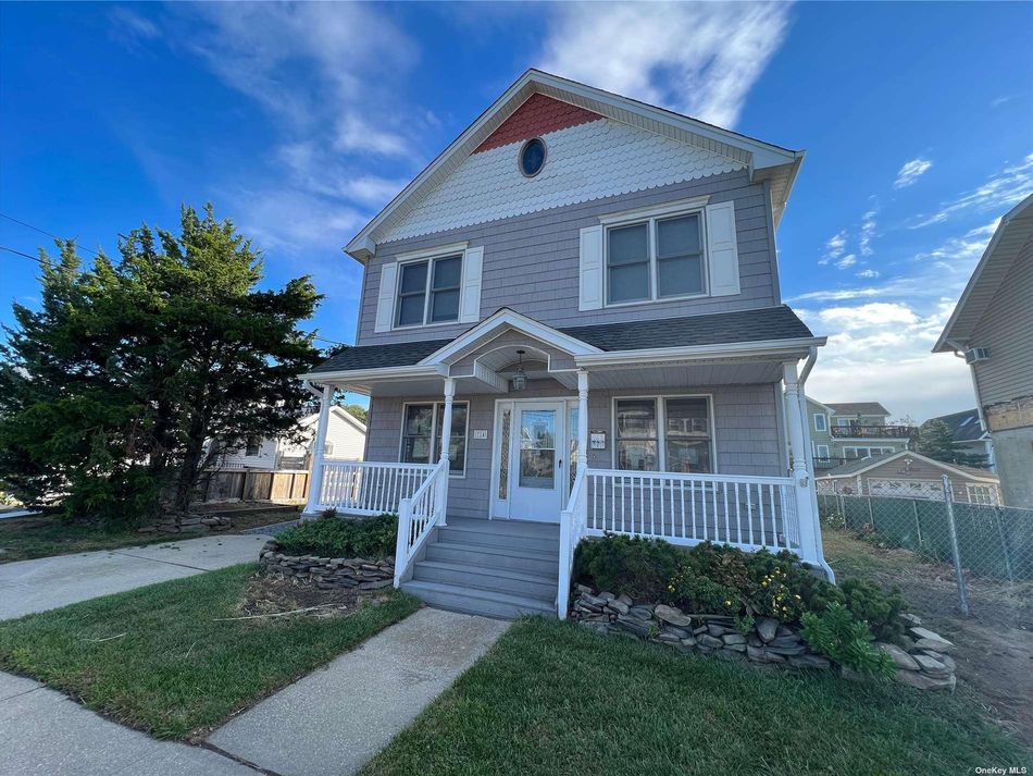 Image 1 of 21 for 714 S 8th Street in Long Island, Lindenhurst, NY, 11757