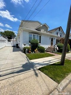 Image 1 of 18 for 14 3rd Avenue in Long Island, New Hyde Park, NY, 11040