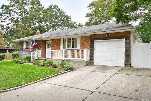 Image 1 of 21 for 1520 Grundy Avenue in Long Island, Holbrook, NY, 11741