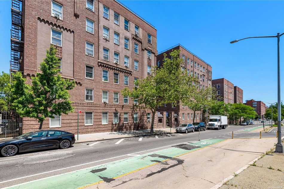 Image 1 of 10 for 59-11 Queens Boulevard #4P in Queens, Woodside, NY, 11377