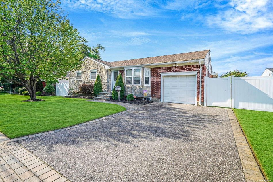Image 1 of 22 for 7 Angelica Street in Long Island, Deer Park, NY, 11729
