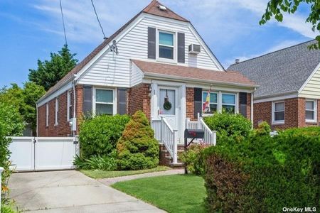 Image 1 of 20 for 464 Lincoln Place in Long Island, Mineola, NY, 11501