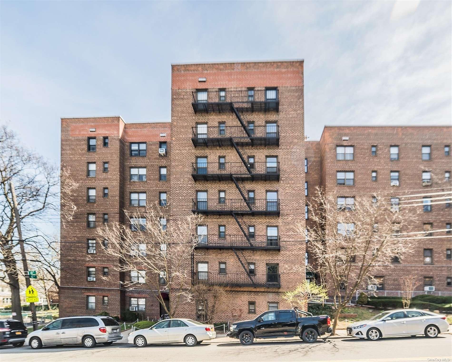 52-15 65th Place #3D in Queens, Maspeth, NY 11378