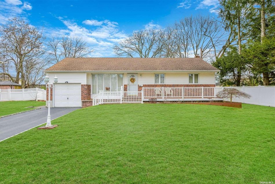 Image 1 of 25 for 370 Townline Road in Long Island, Commack, NY, 11725