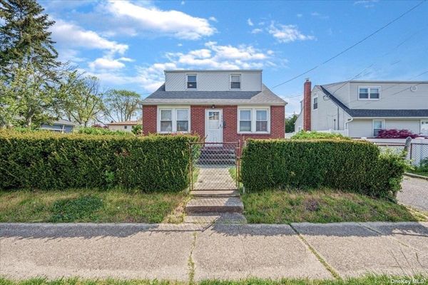 Image 1 of 22 for 635 Vernon Avenue in Long Island, East Meadow, NY, 11554
