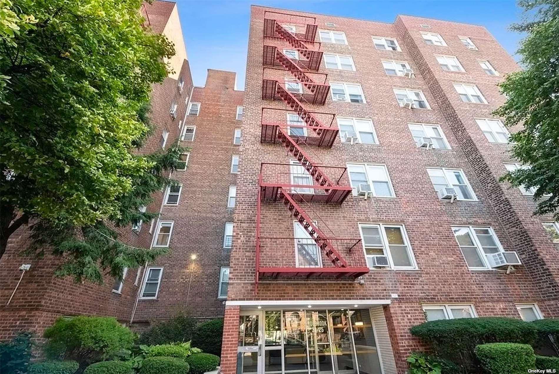 33-25 90th Street #3D in Queens, Jackson Heights, NY 11372