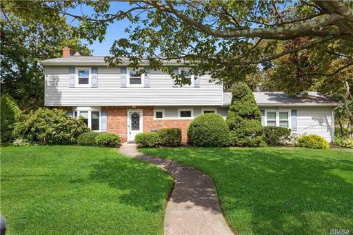 Image 1 of 16 for 9 Dianne Crest in Long Island, Huntington Sta, NY, 11746