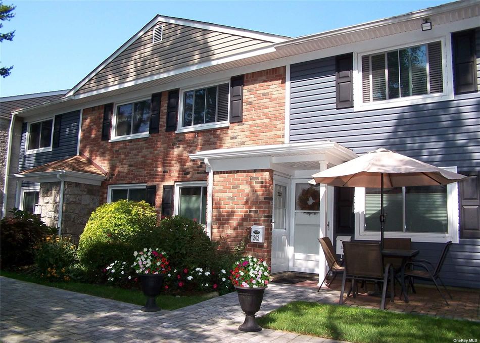 Image 1 of 13 for 40 W 4th Street #202 in Long Island, Patchogue, NY, 11772