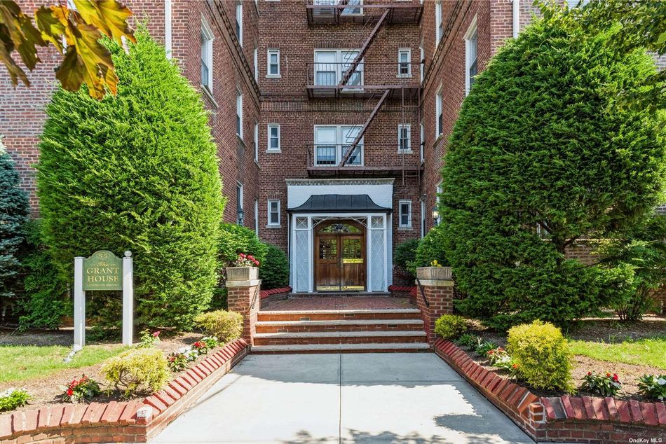 Image 1 of 32 for 55 Grand Avenue #1D in Long Island, Rockville Centre, NY, 11570