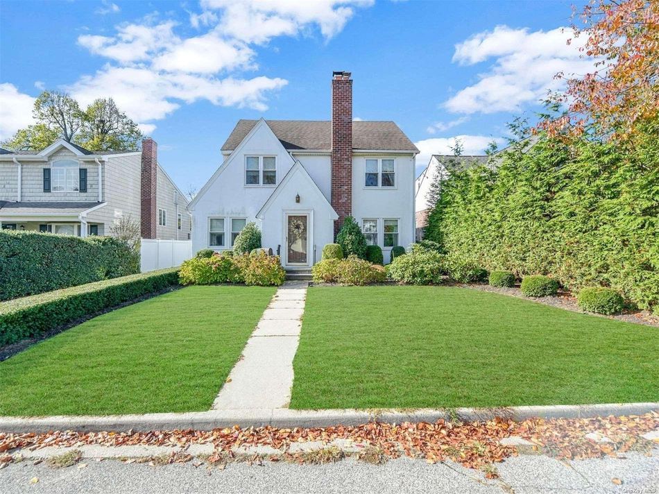 Image 1 of 28 for 37 W 6th Street in Long Island, Locust Valley, NY, 11560