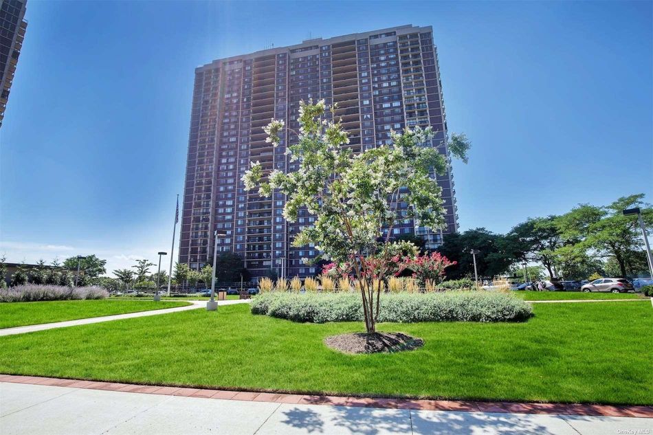 Image 1 of 29 for 27010 Grand Central Pk #8B in Queens, Floral Park, NY, 11005