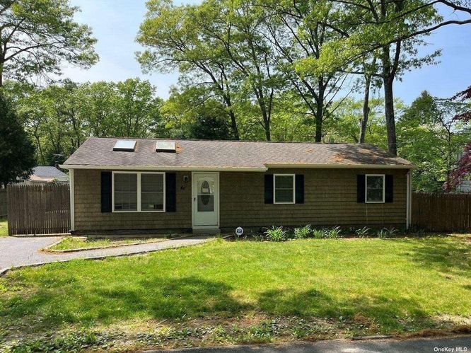 Image 1 of 16 for 46 Iroquois Trail in Long Island, Ridge, NY, 11961