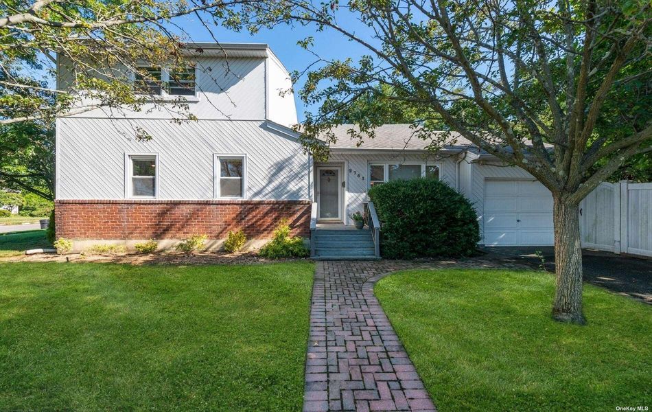 Image 1 of 20 for 2751 Gateway in Long Island, North Bellmore, NY, 11710