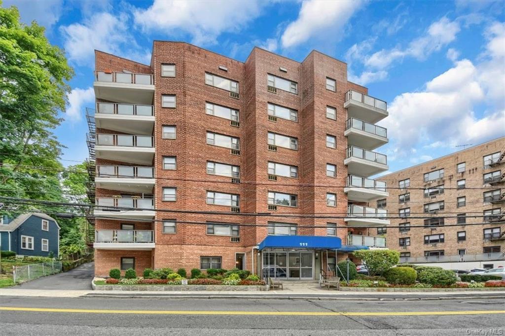 111 E Hartsdale Avenue #4C in Westchester, Hartsdale, NY 10530