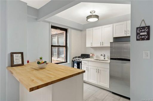 Image 1 of 21 for 245 E 24th Street #6L in Manhattan, New York, NY, 10010