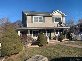 Image 1 of 14 for 21 Woodcrest Dr in Long Island, Hauppauge, NY, 11788