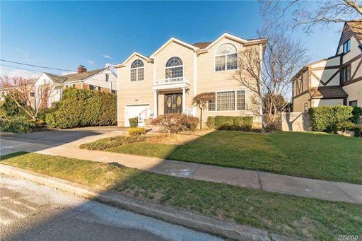 Image 1 of 31 for 22 Howland Rd in Long Island, E. Rockaway, NY, 11518