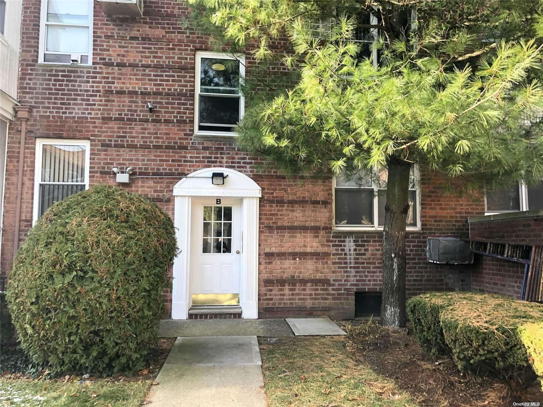 284 Central Avenue #B-5 in Long Island, Lawrence, NY 11559