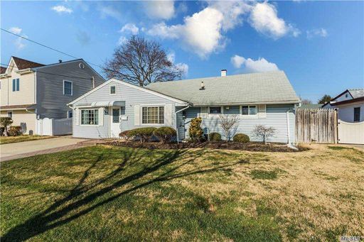 Image 1 of 18 for 150 4th St in Long Island, Hicksville, NY, 11801