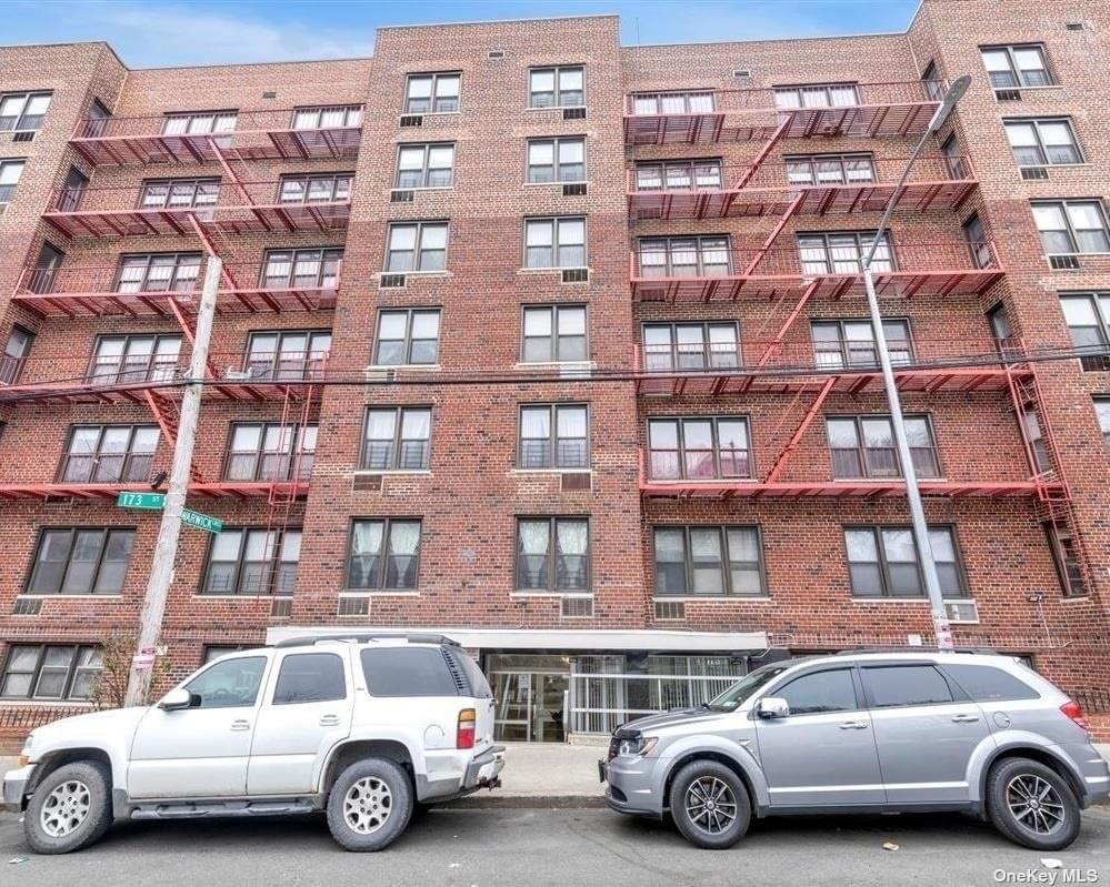 87-70 173rd Street #4F in Queens, Jamaica, NY 11432