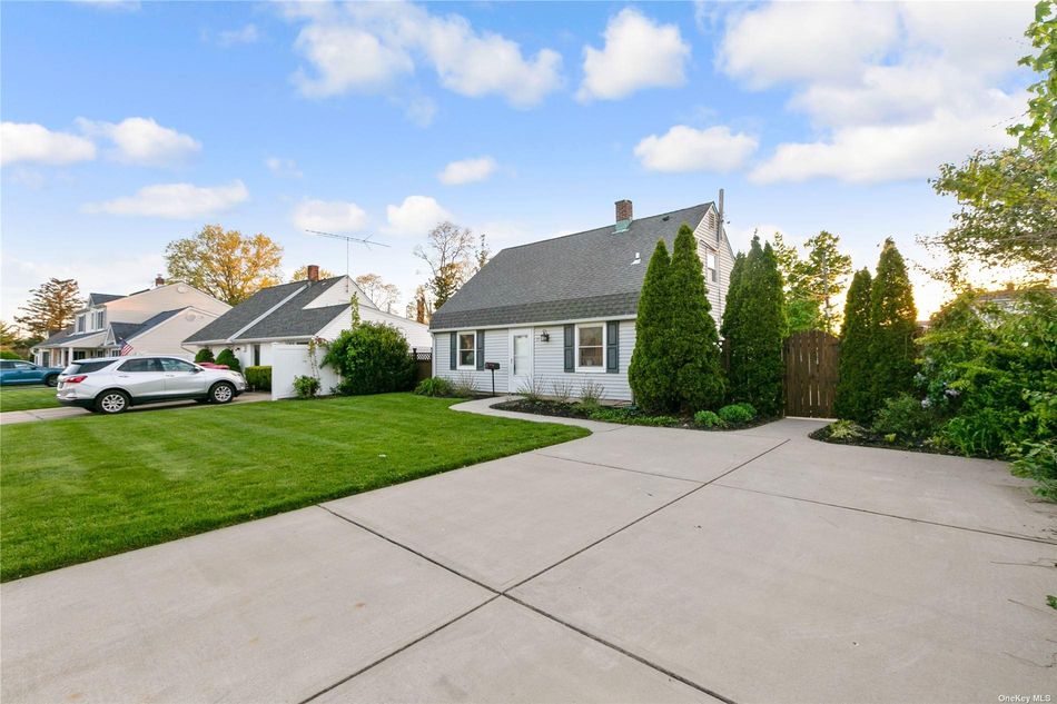 Image 1 of 30 for 77 Meadow Lane in Long Island, Levittown, NY, 11756